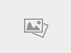 Госавтоинспекторы Троицка подарили женщинам-автоводителям праздничное настроение, вручив прекрасные цветы